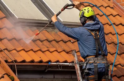 Démoussage et hydrofuge de toiture à Mégrit